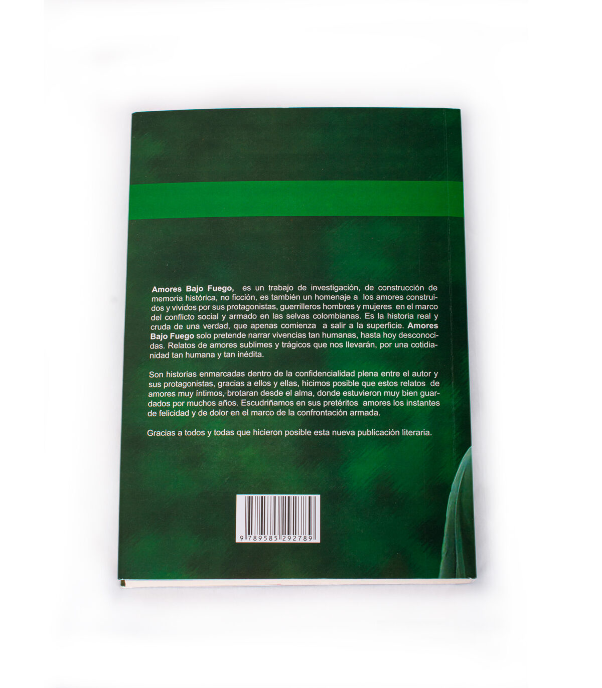 Libro Amores bajo fuego - Image 2